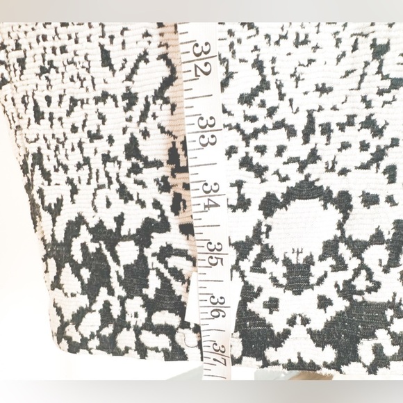 Stunning Carmen Marc Valvo Dress: Eye-Catching Patterns, Size S – Stand Out! - Picture 10 of 12